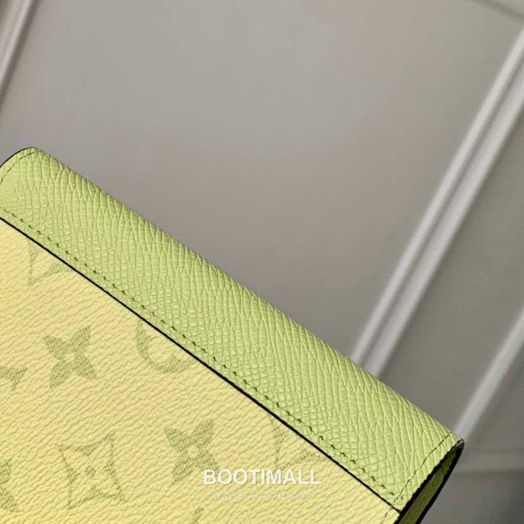 Louis Vuitton Taigarama Passport Cover Monogram Coated Canvas and Taiga Leather Yellow Card Case 루이비통 타이가라마 패스포트 커버 모노그램 코티드 캔버스 레더 옐로우 카드케이스 14cm 4