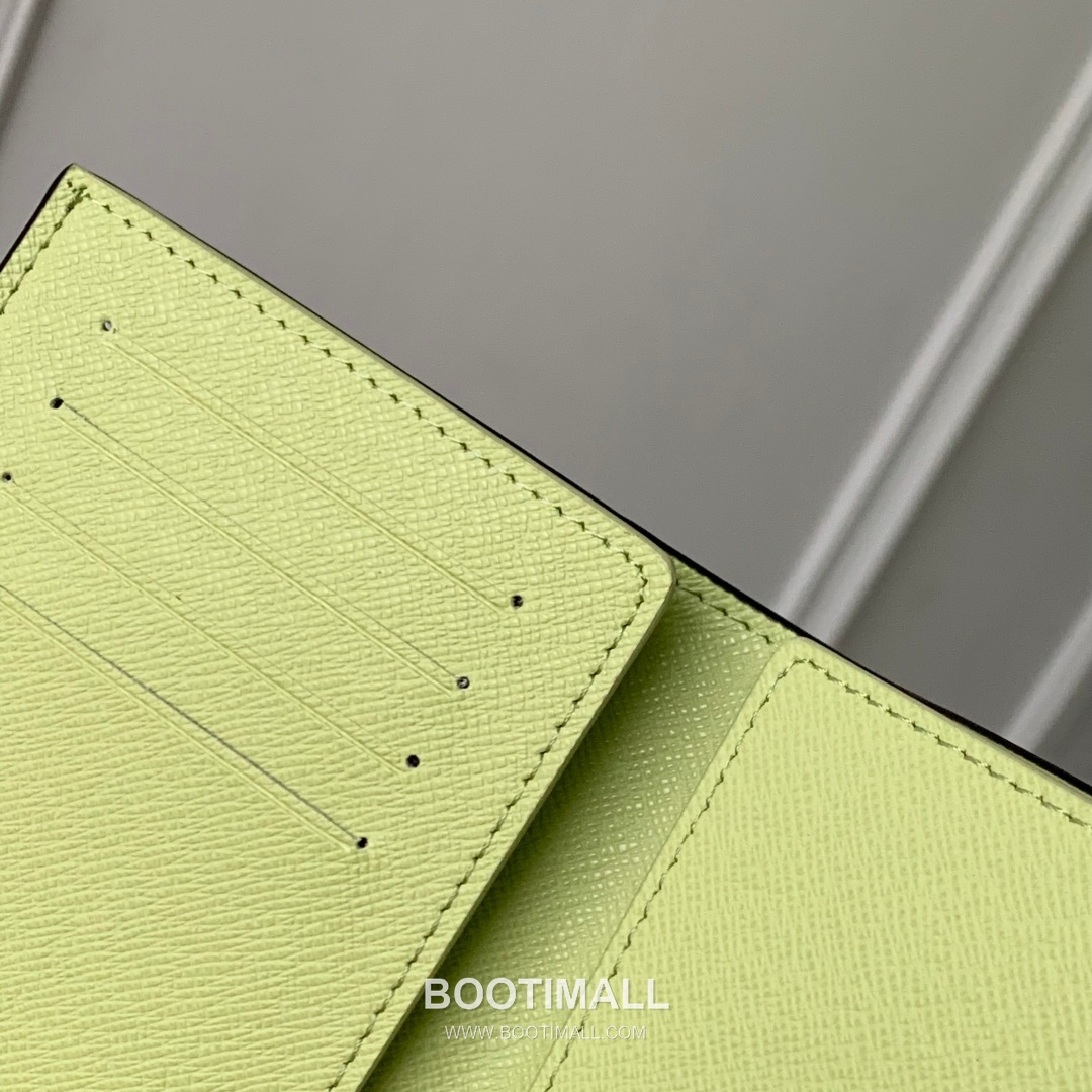 Louis Vuitton Taigarama Passport Cover Monogram Coated Canvas and Taiga Leather Yellow Card Case 루이비통 타이가라마 패스포트 커버 모노그램 코티드 캔버스 레더 옐로우 카드케이스 14cm 6