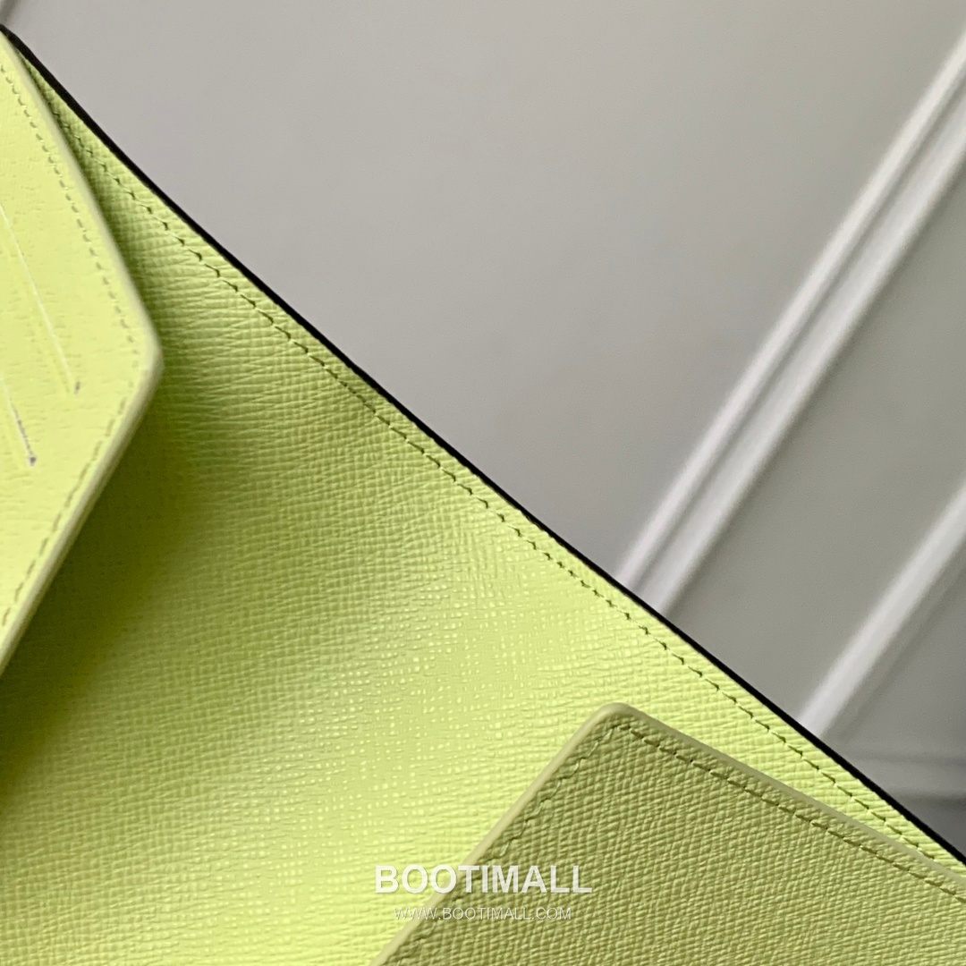 Louis Vuitton Taigarama Passport Cover Monogram Coated Canvas and Taiga Leather Yellow Card Case 루이비통 타이가라마 패스포트 커버 모노그램 코티드 캔버스 레더 옐로우 카드케이스 14cm 7