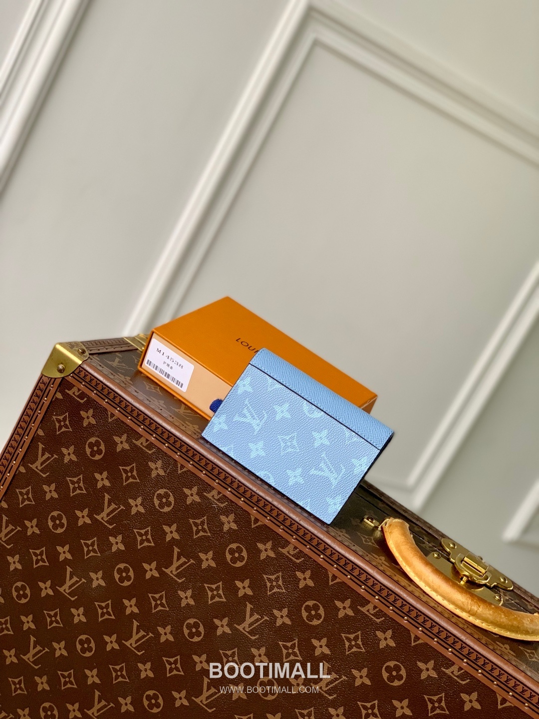 Louis Vuitton Taigarama Passport Cover Monogram Coated Canvas and Taiga Leather Blue Card Case 루이비통 타이가라마 패스포트 커버 모노그램 코티드 캔버스 레더 블루 카드케이스 14cm 1