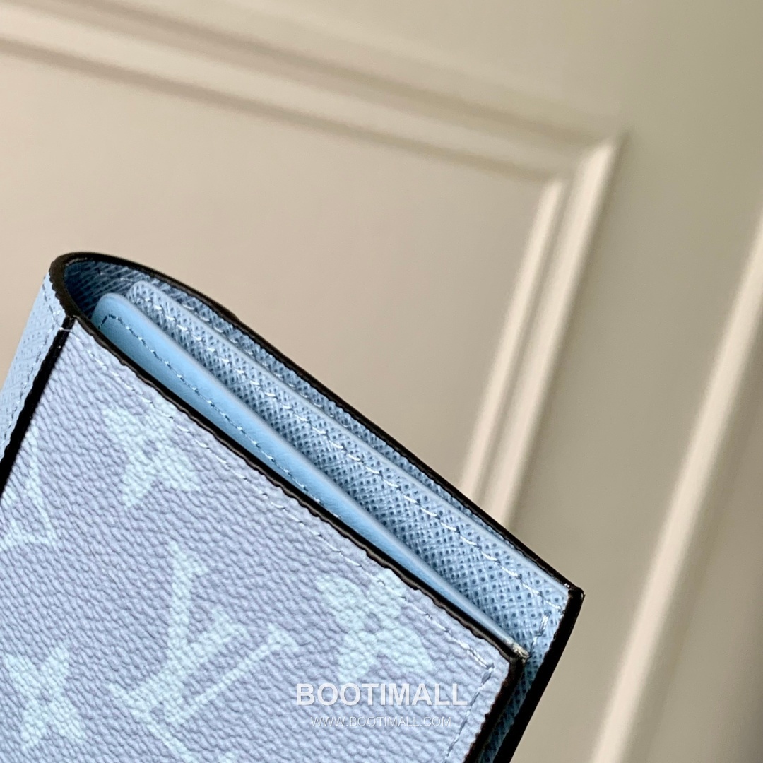 Louis Vuitton Taigarama Passport Cover Monogram Coated Canvas and Taiga Leather Blue Card Case 루이비통 타이가라마 패스포트 커버 모노그램 코티드 캔버스 레더 블루 카드케이스 14cm 4