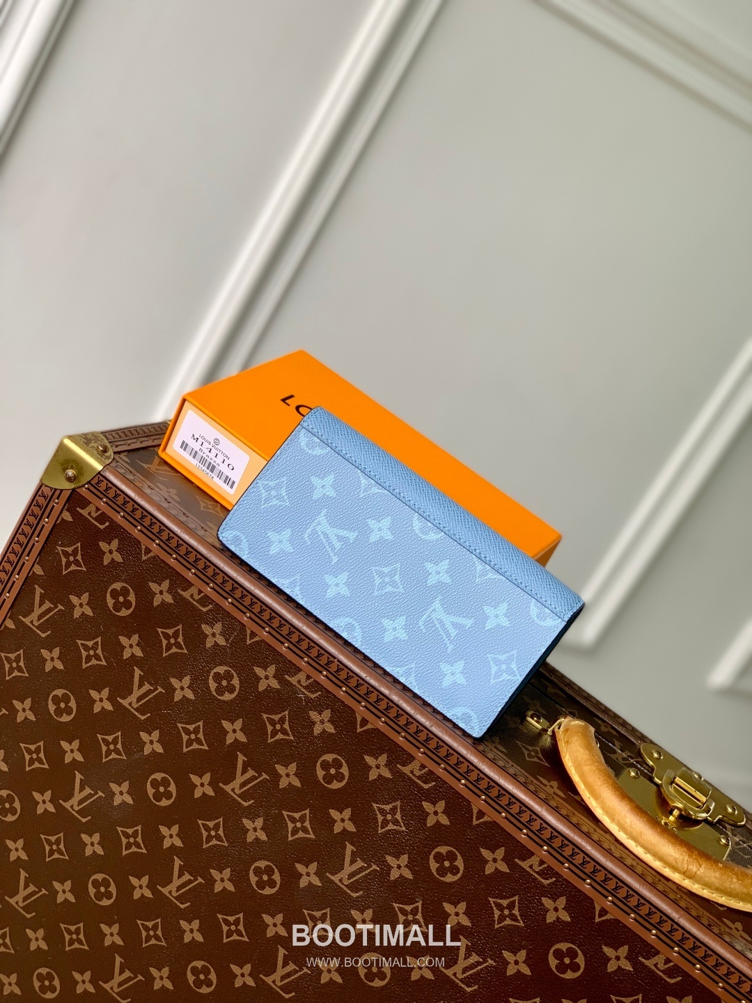Louis Vuitton Brazza Monogram Taiga Long Coated Canvas and Leather Blue Wallet 루이비통 브라자 모노그램 타이가 롱 코티드 캔버스 레더 블루 장지갑 19cm 1