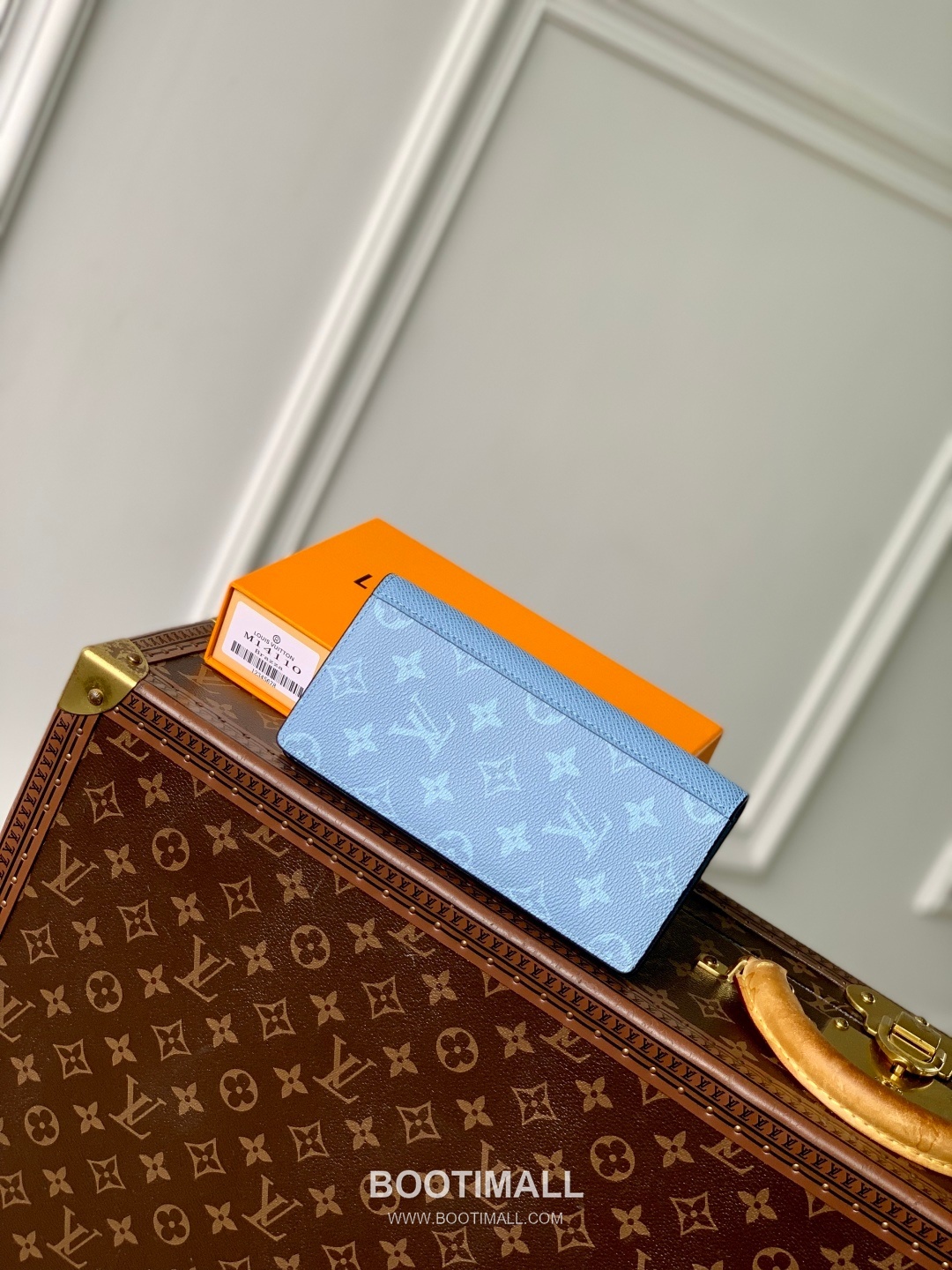 Louis Vuitton Brazza Monogram Taiga Long Coated Canvas and Leather Blue Wallet 루이비통 브라자 모노그램 타이가 롱 코티드 캔버스 레더 블루 장지갑 19cm 2