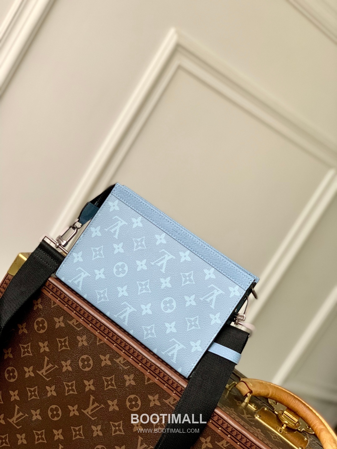 Louis Vuitton Gaston Wearable Wallet Monogram Coated Canvas and Taiga Leather Blue Long 루이비통 가스통 웨어러블 월릿 모노그램 코티드 캔버스 타이가 레더 블루 장지갑 22cm 3