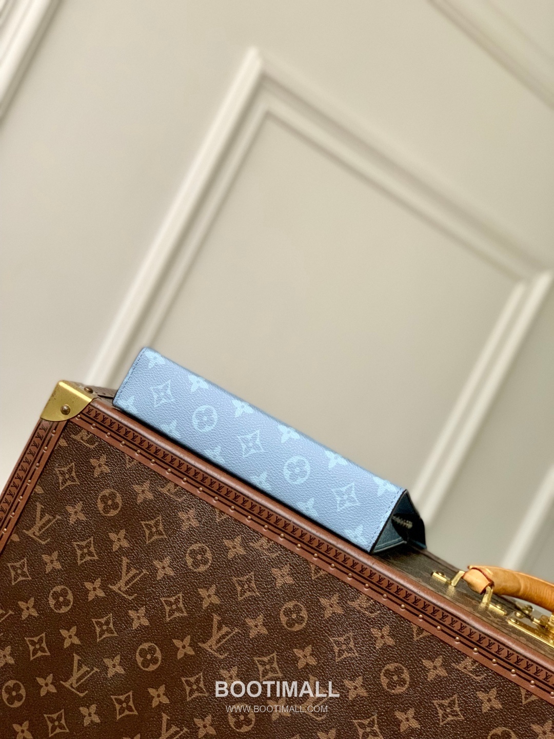 Louis Vuitton Gaston Wearable Wallet Monogram Coated Canvas and Taiga Leather Blue Long 루이비통 가스통 웨어러블 월릿 모노그램 코티드 캔버스 타이가 레더 블루 장지갑 22cm 4