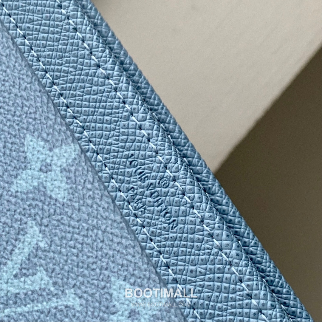 Louis Vuitton Gaston Wearable Wallet Monogram Coated Canvas and Taiga Leather Blue Long 루이비통 가스통 웨어러블 월릿 모노그램 코티드 캔버스 타이가 레더 블루 장지갑 22cm 8