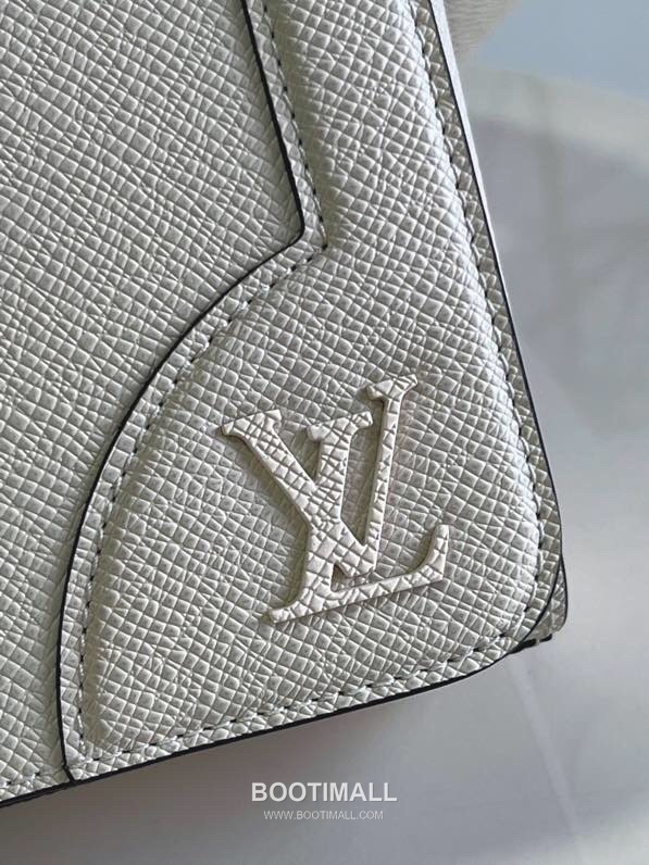 Louis Vuitton New Flap Taiga Leather Messenger Bag M30808 루이비통 뉴 플랩 타이가 가죽 메신저백 28.3cm 2