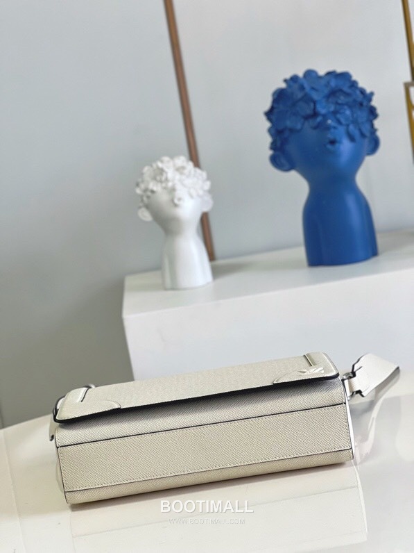 Louis Vuitton New Flap Taiga Leather Messenger Bag M30808 루이비통 뉴 플랩 타이가 가죽 메신저백 28.3cm 5