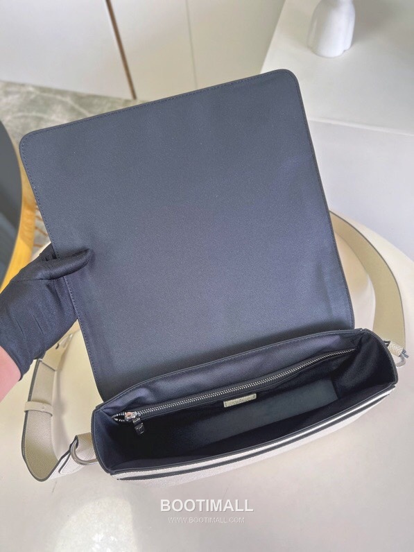 Louis Vuitton New Flap Taiga Leather Messenger Bag M30808 루이비통 뉴 플랩 타이가 가죽 메신저백 28.3cm 6