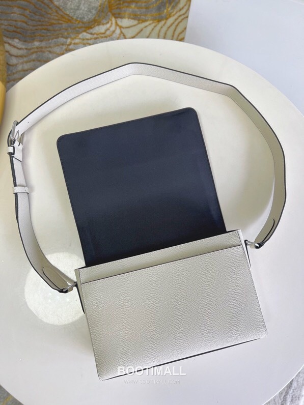 Louis Vuitton New Flap Taiga Leather Messenger Bag M30808 루이비통 뉴 플랩 타이가 가죽 메신저백 28.3cm 9