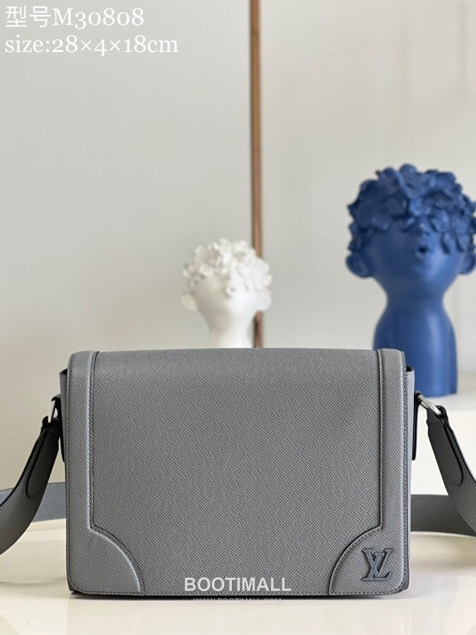 Louis Vuitton New Flap Taiga Leather Messenger Bag M30808 루이비통 뉴 플랩 타이가 가죽 메신저백 28.3cm 1