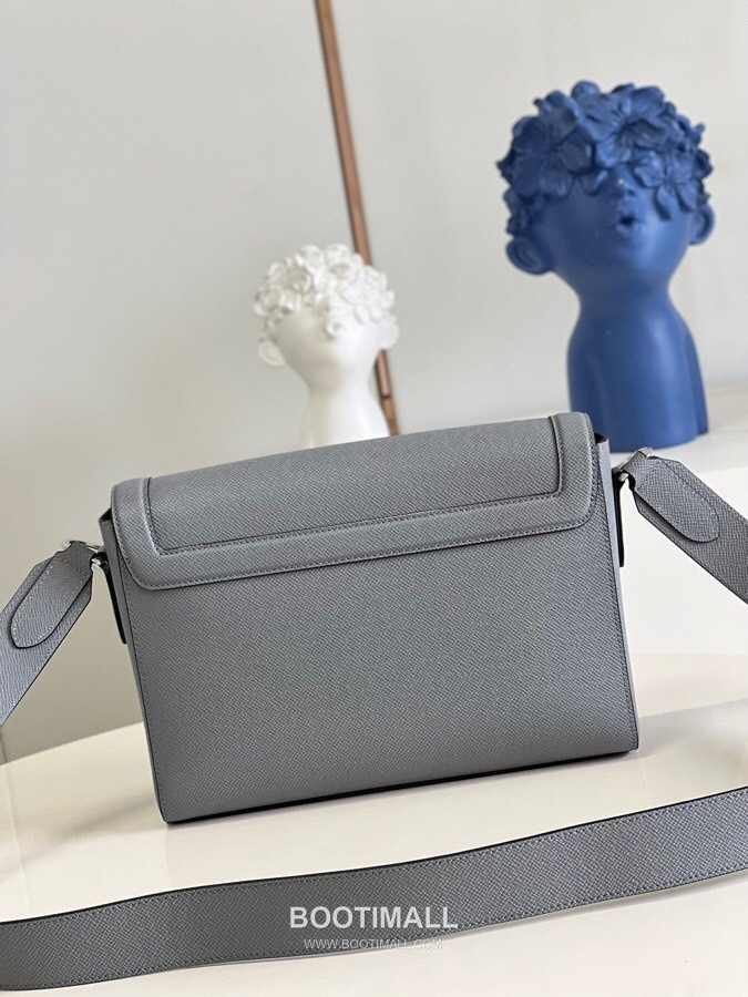 Louis Vuitton New Flap Taiga Leather Messenger Bag M30808 루이비통 뉴 플랩 타이가 가죽 메신저백 28.3cm 4