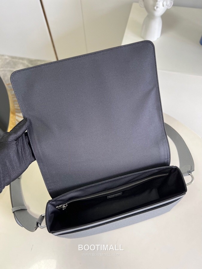 Louis Vuitton New Flap Taiga Leather Messenger Bag M30808 루이비통 뉴 플랩 타이가 가죽 메신저백 28.3cm 6