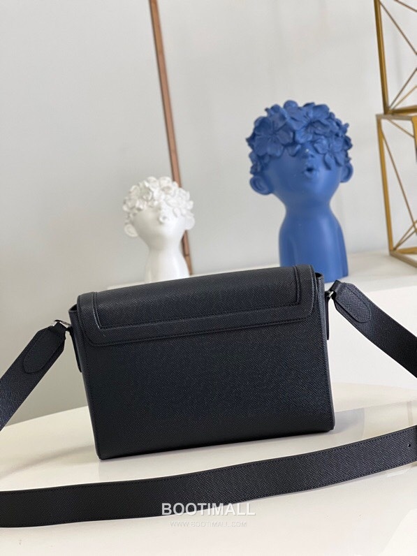 Louis Vuitton New Flap Taiga Leather Messenger Bag M30808 루이비통 뉴 플랩 타이가 가죽 메신저백 28.3cm 2