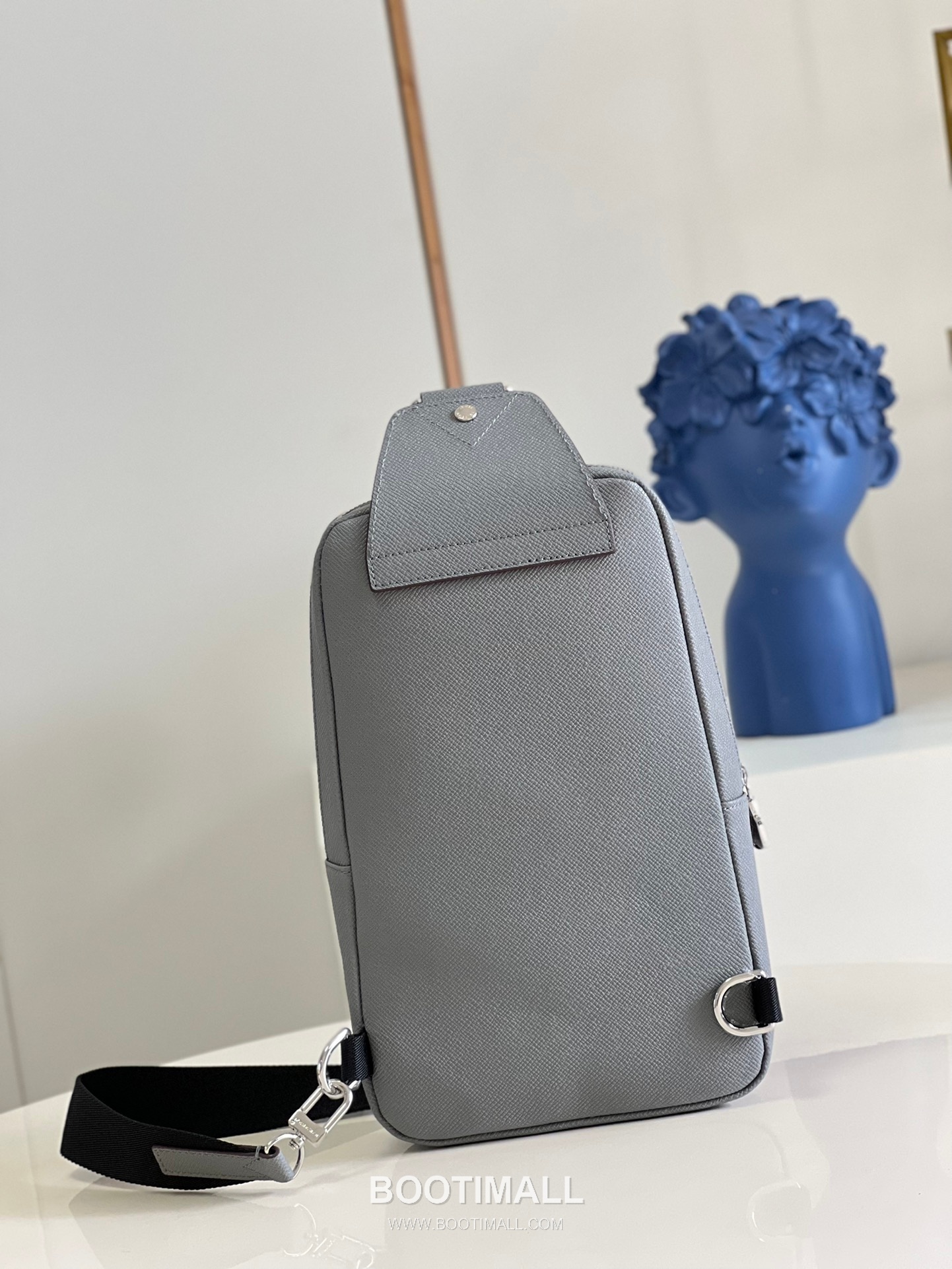 Louis Vuitton Avenue Taiga Leather Sling Bag M30443 루이비통 애비뉴 타이가 가죽 슬링백 31cm 3