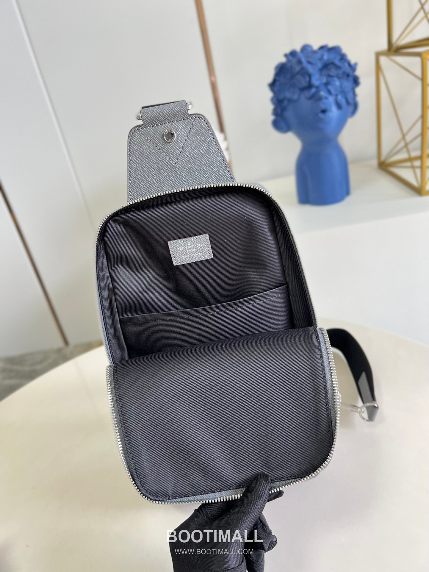 Louis Vuitton Avenue Taiga Leather Sling Bag M30443 루이비통 애비뉴 타이가 가죽 슬링백 31cm 8