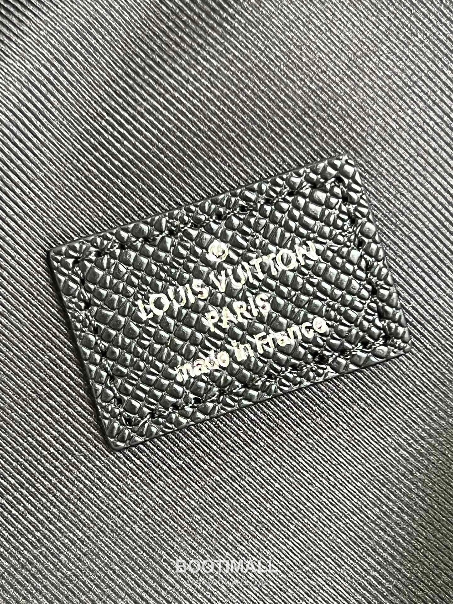 Louis Vuitton Avenue Taiga Leather Sling Bag M30443 루이비통 애비뉴 타이가 가죽 슬링백 31cm 9