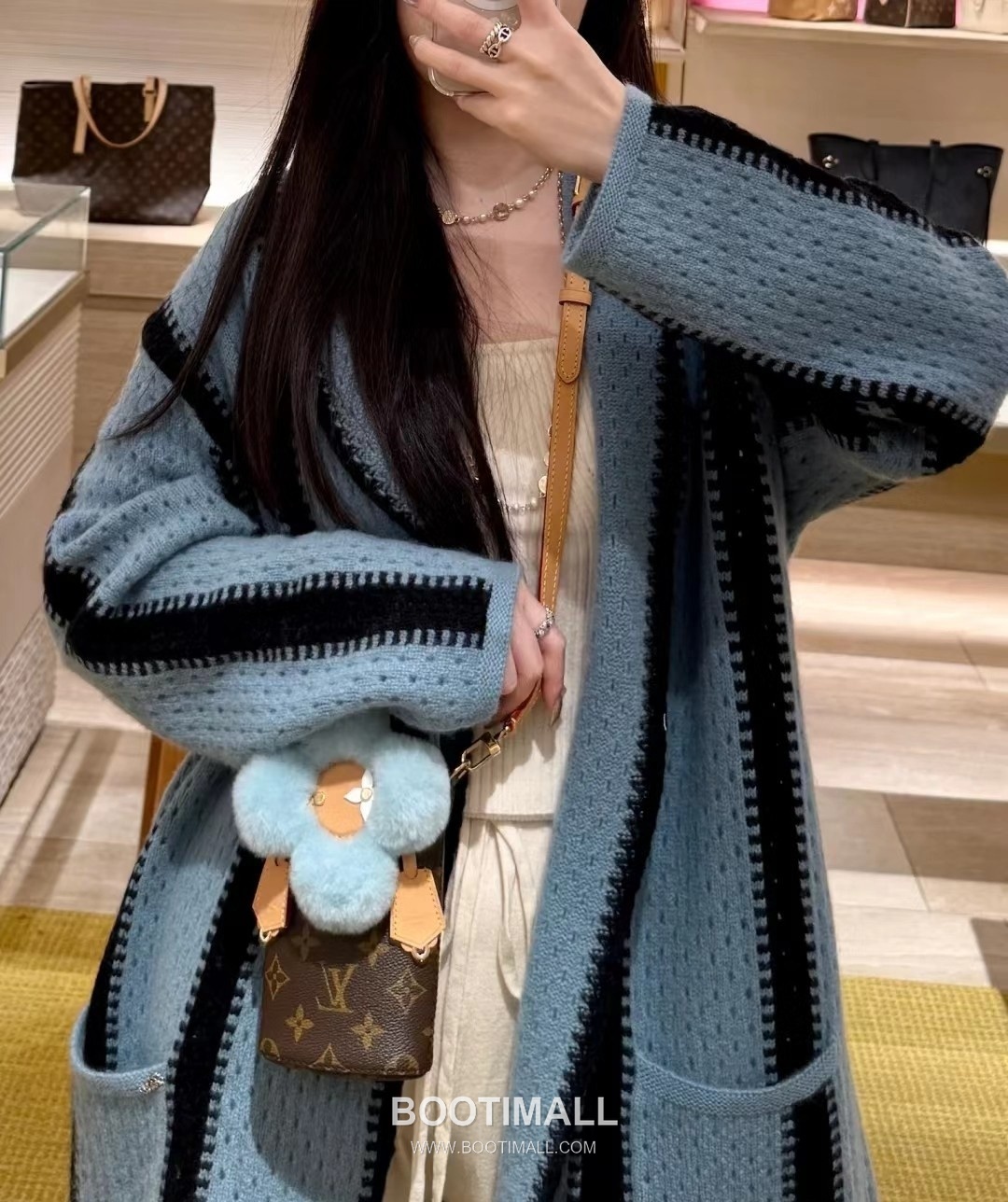 Louis Vuitton Vivienne Phone Pouch Leather M12269 루이비통 비비엔느 폰 파우치 가죽 크로스백 17.5cm 1