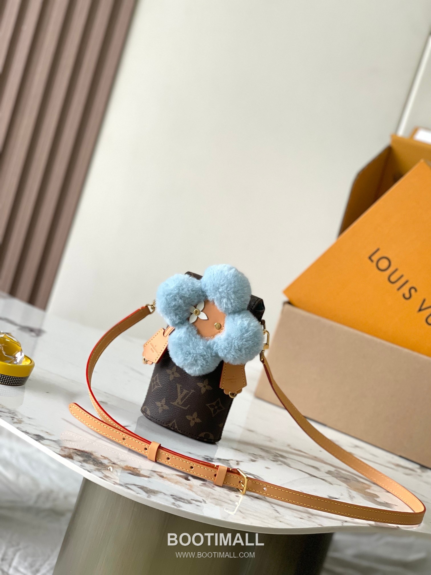 Louis Vuitton Vivienne Phone Pouch Leather M12269 루이비통 비비엔느 폰 파우치 가죽 크로스백 17.5cm 4