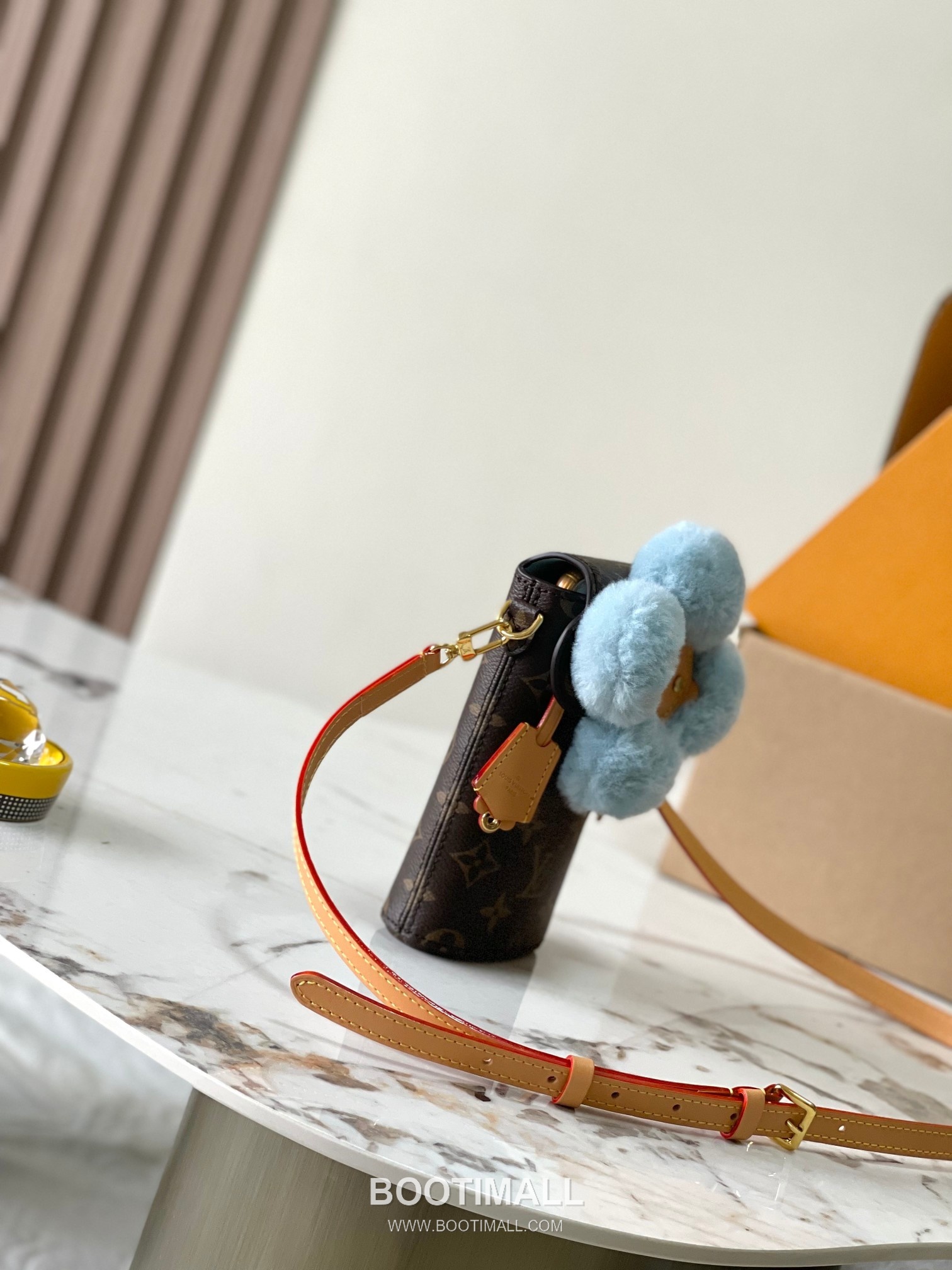 Louis Vuitton Vivienne Phone Pouch Leather M12269 루이비통 비비엔느 폰 파우치 가죽 크로스백 17.5cm 5