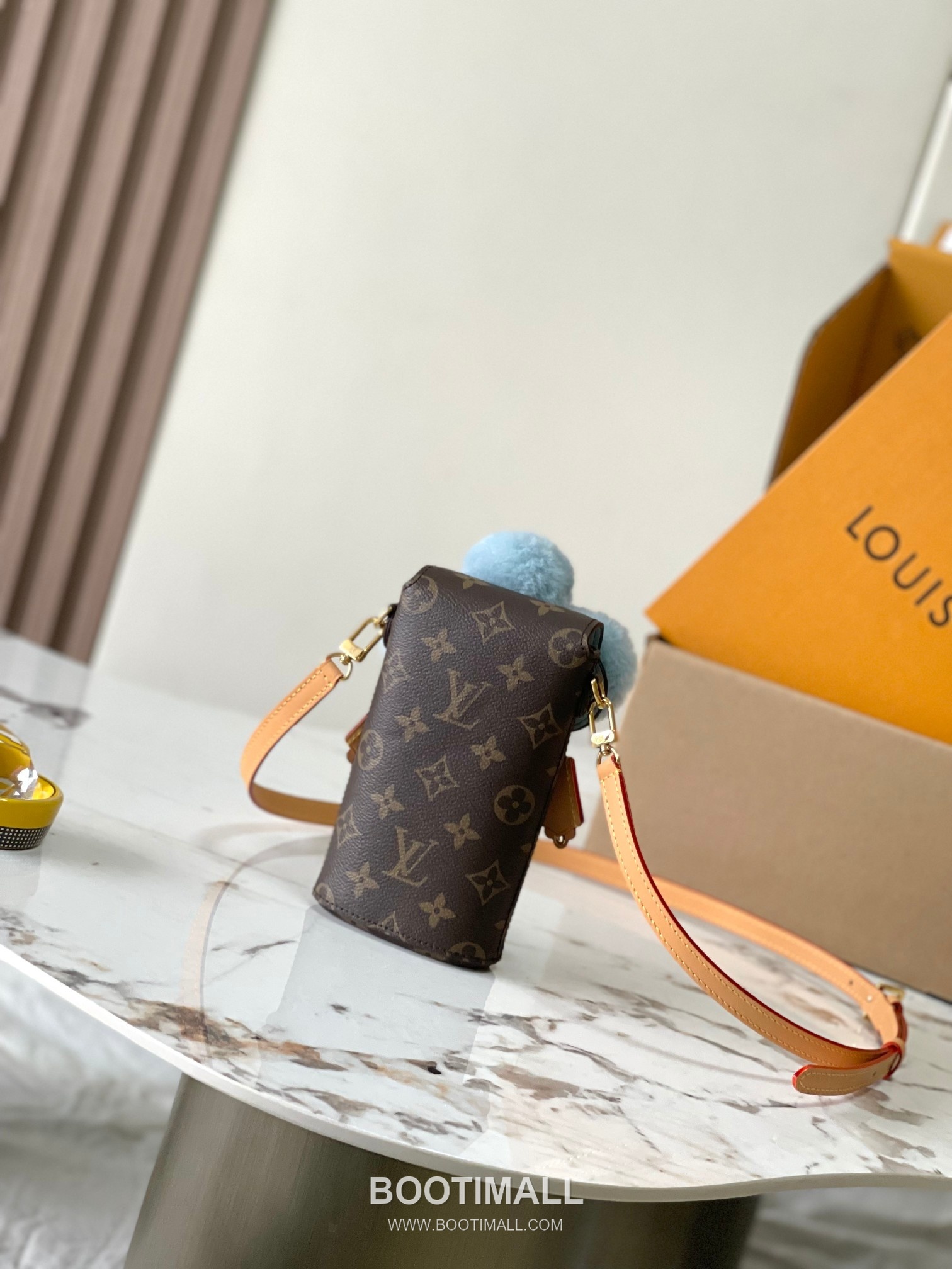 Louis Vuitton Vivienne Phone Pouch Leather M12269 루이비통 비비엔느 폰 파우치 가죽 크로스백 17.5cm 6