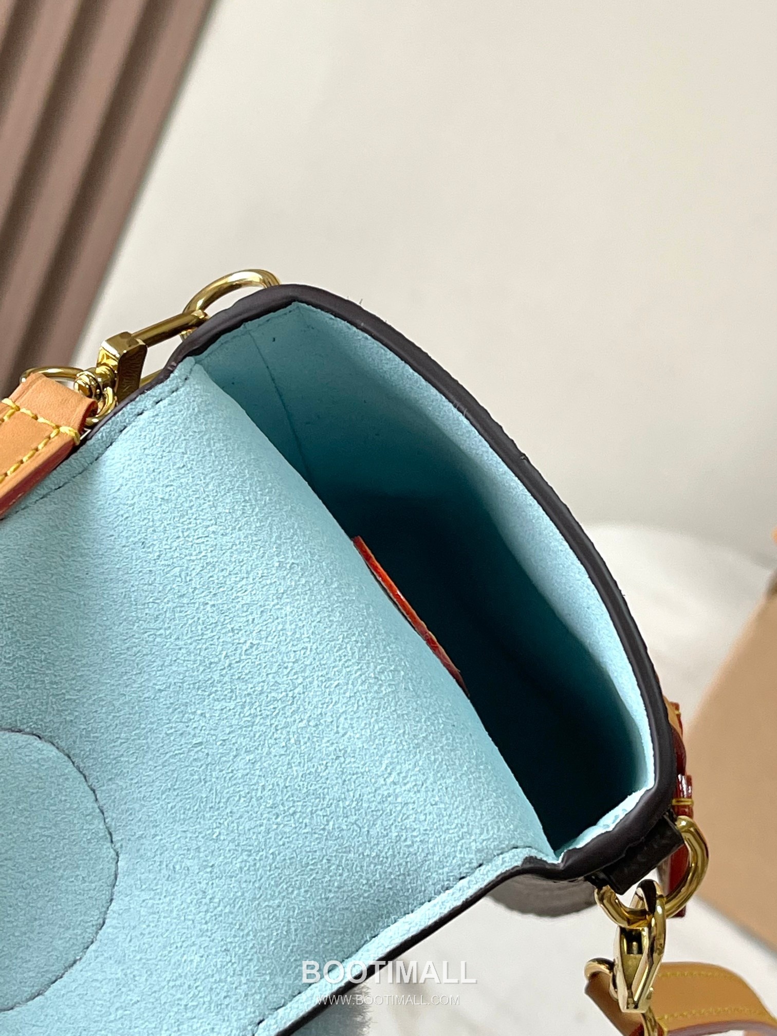 Louis Vuitton Vivienne Phone Pouch Leather M12269 루이비통 비비엔느 폰 파우치 가죽 크로스백 17.5cm 11