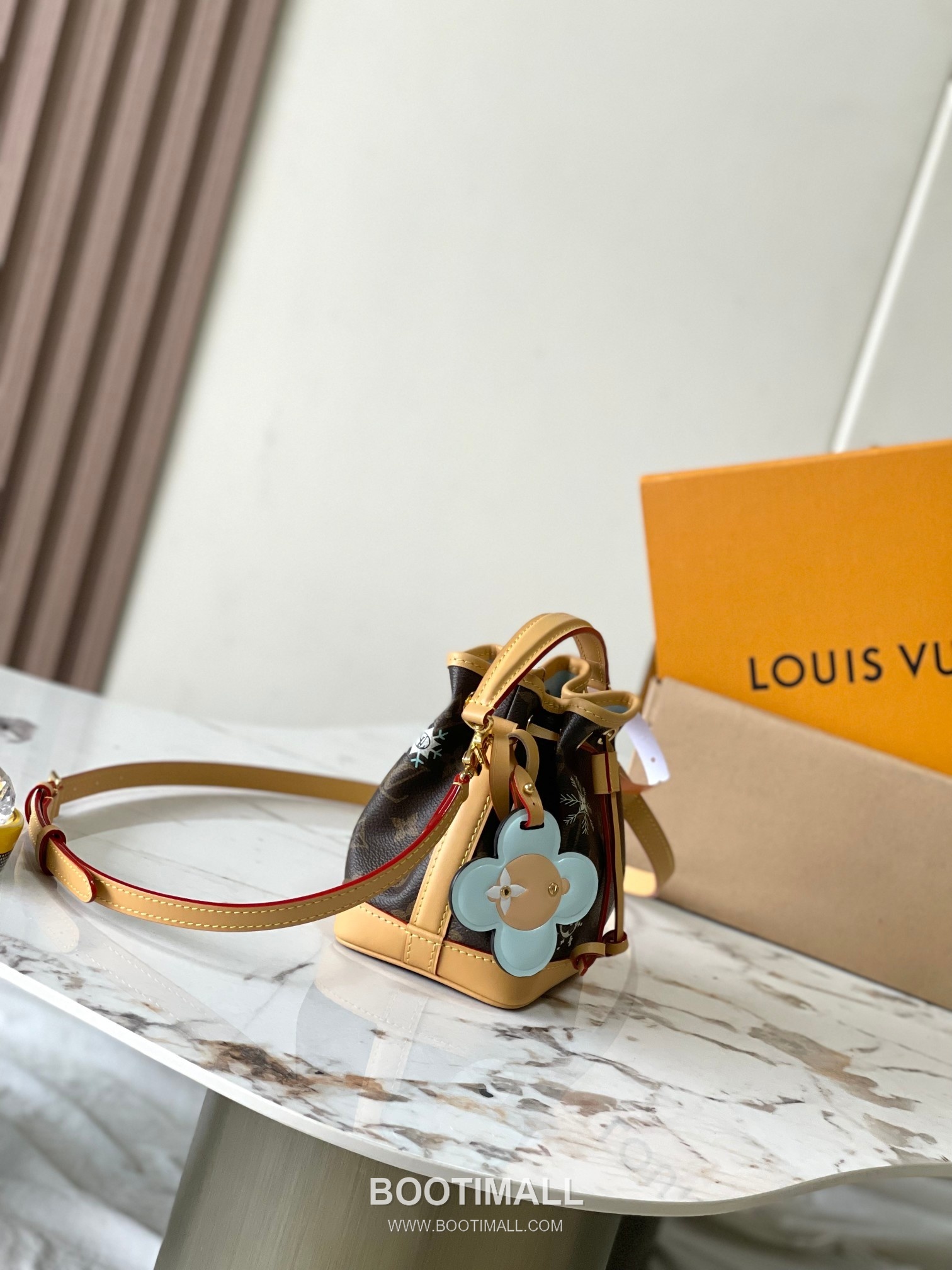 Louis Vuitton Nano Noé Vivienne Snow Show Monogram Bag M12221 루이비통 나노 노에 비비엔느 스노우 쇼 모노그램 버킷백 16cm 2