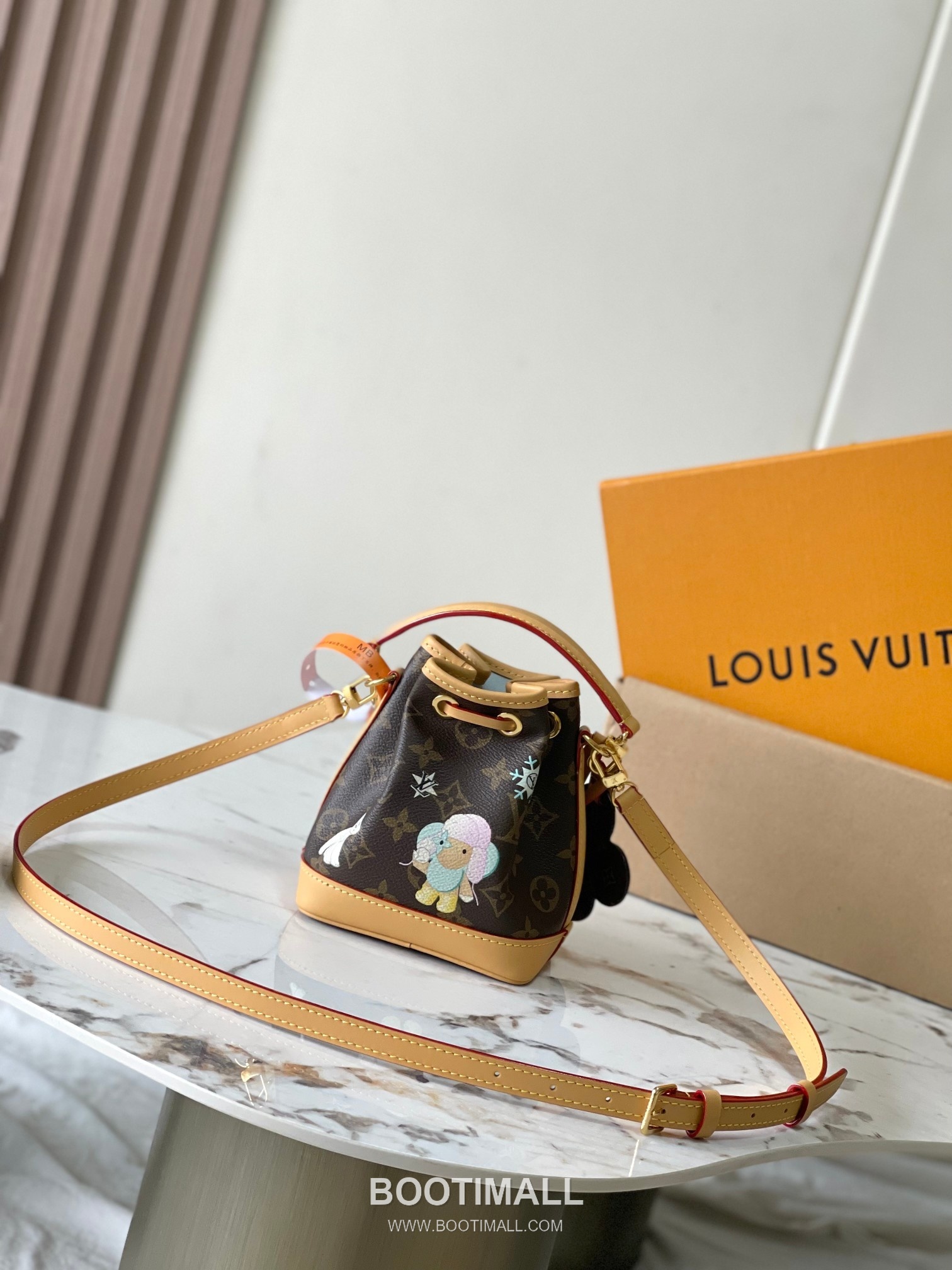 Louis Vuitton Nano Noé Vivienne Snow Show Monogram Bag M12221 루이비통 나노 노에 비비엔느 스노우 쇼 모노그램 버킷백 16cm 3