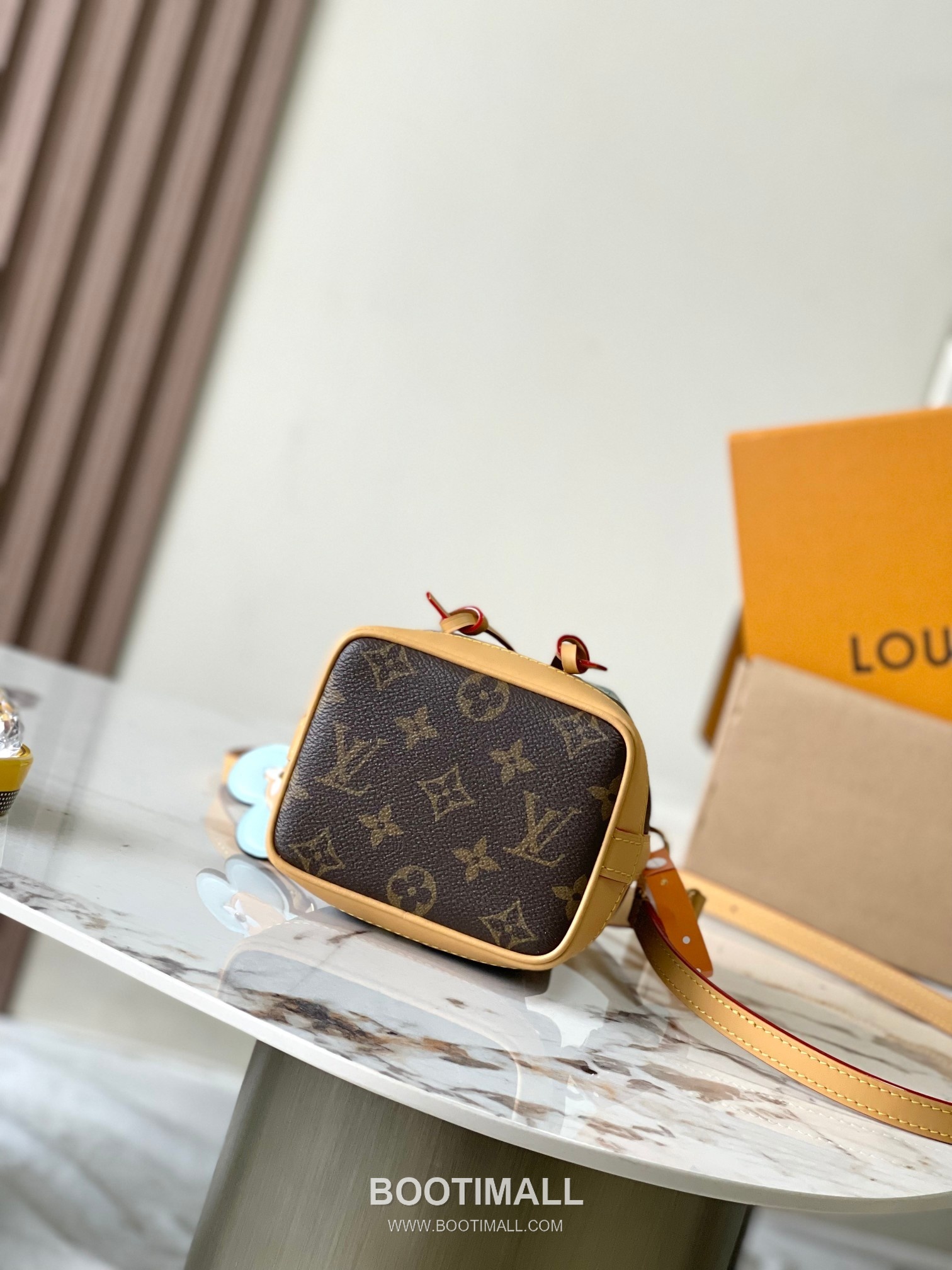 Louis Vuitton Nano Noé Vivienne Snow Show Monogram Bag M12221 루이비통 나노 노에 비비엔느 스노우 쇼 모노그램 버킷백 16cm 4