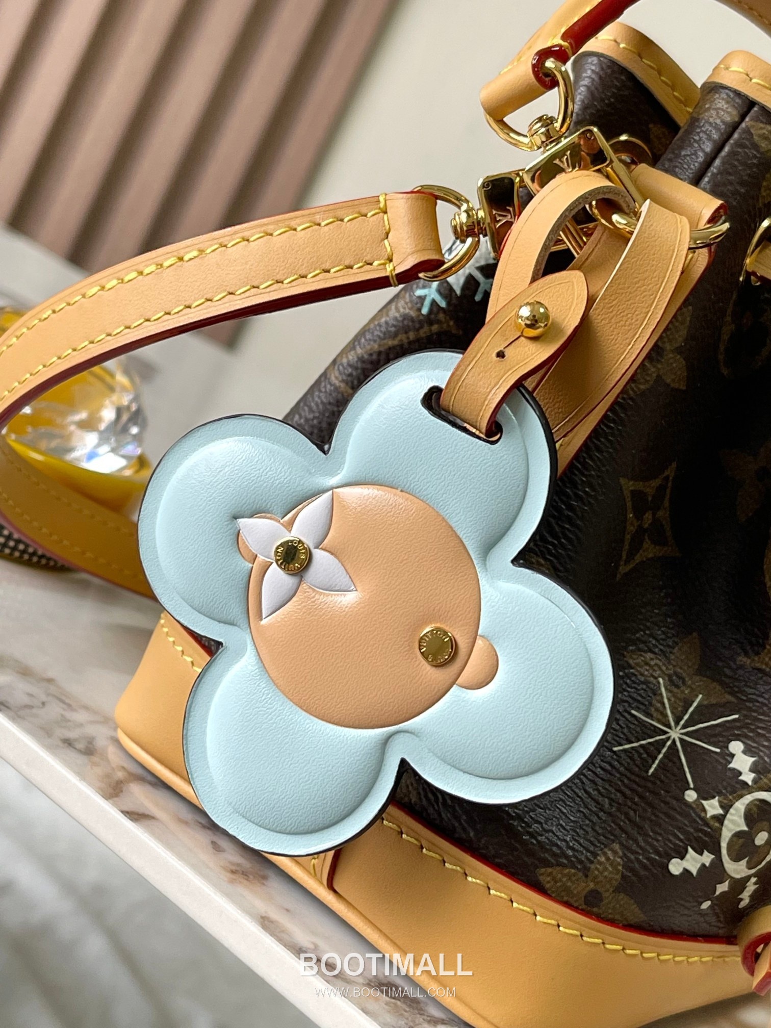 Louis Vuitton Nano Noé Vivienne Snow Show Monogram Bag M12221 루이비통 나노 노에 비비엔느 스노우 쇼 모노그램 버킷백 16cm 6