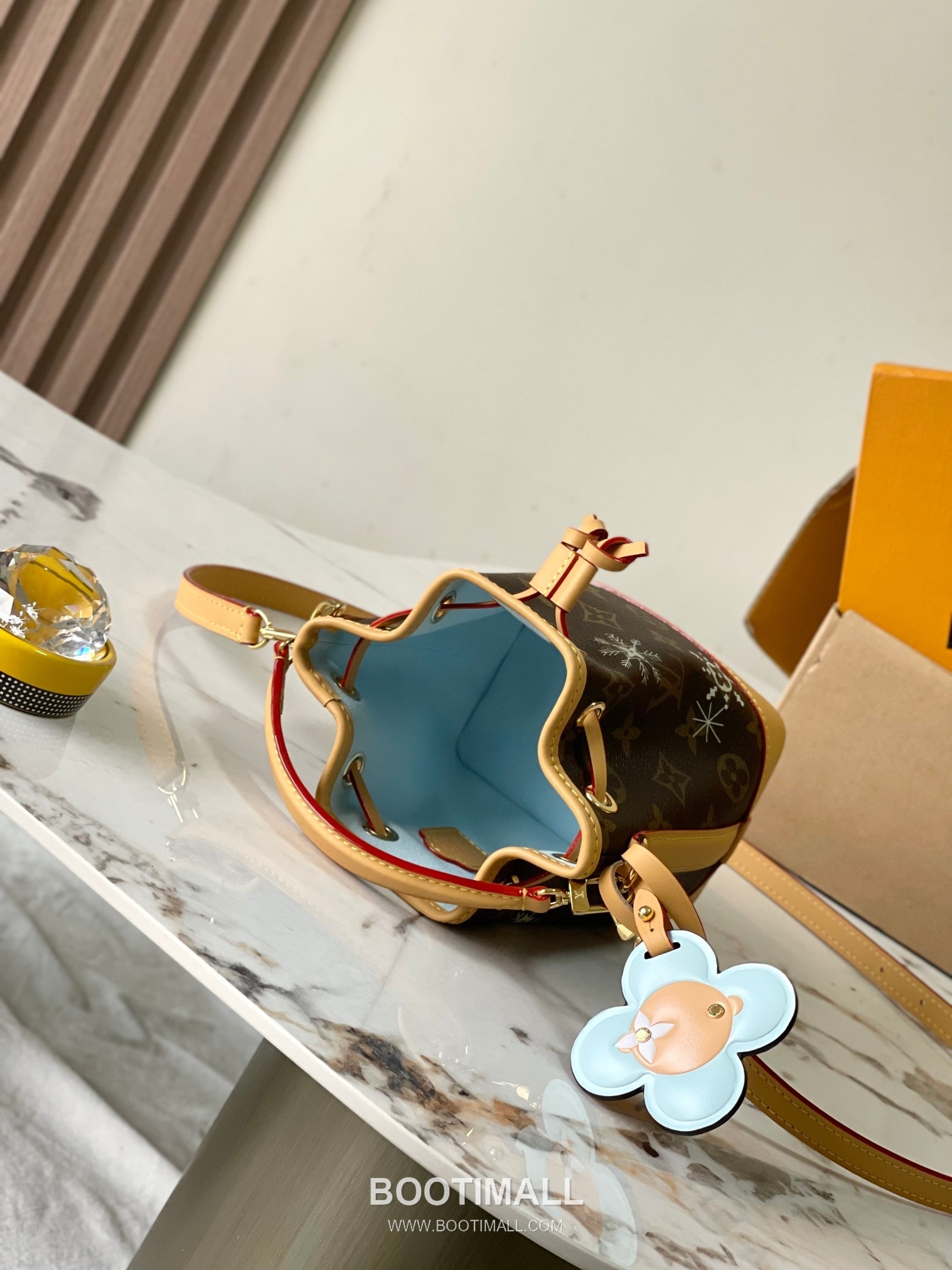 Louis Vuitton Nano Noé Vivienne Snow Show Monogram Bag M12221 루이비통 나노 노에 비비엔느 스노우 쇼 모노그램 버킷백 16cm 8