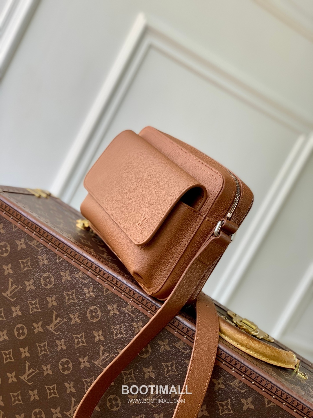 Louis Vuitton Boarding Messenger Waxed Calfskin Brown Crossbody Bag 루이비통 보딩 메신저 왁스드 카프스킨 브라운 크로스백 24cm 2