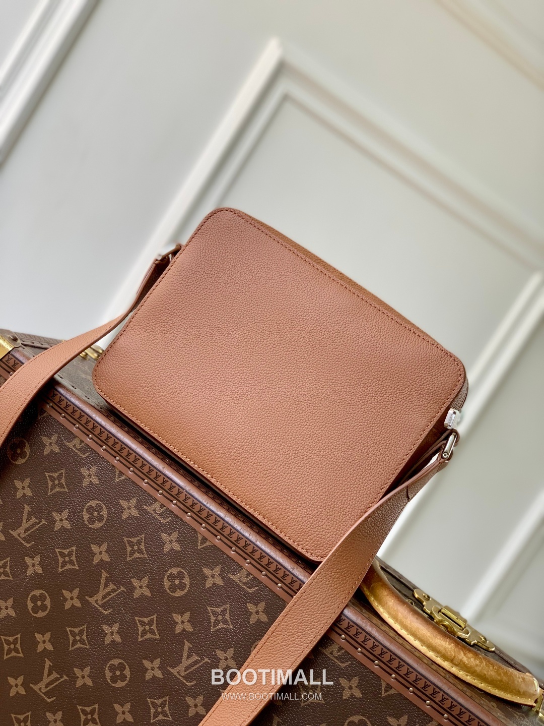 Louis Vuitton Boarding Messenger Waxed Calfskin Brown Crossbody Bag 루이비통 보딩 메신저 왁스드 카프스킨 브라운 크로스백 24cm 3