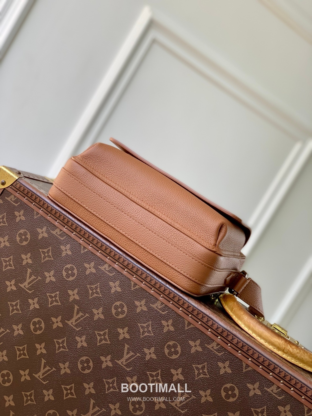 Louis Vuitton Boarding Messenger Waxed Calfskin Brown Crossbody Bag 루이비통 보딩 메신저 왁스드 카프스킨 브라운 크로스백 24cm 4