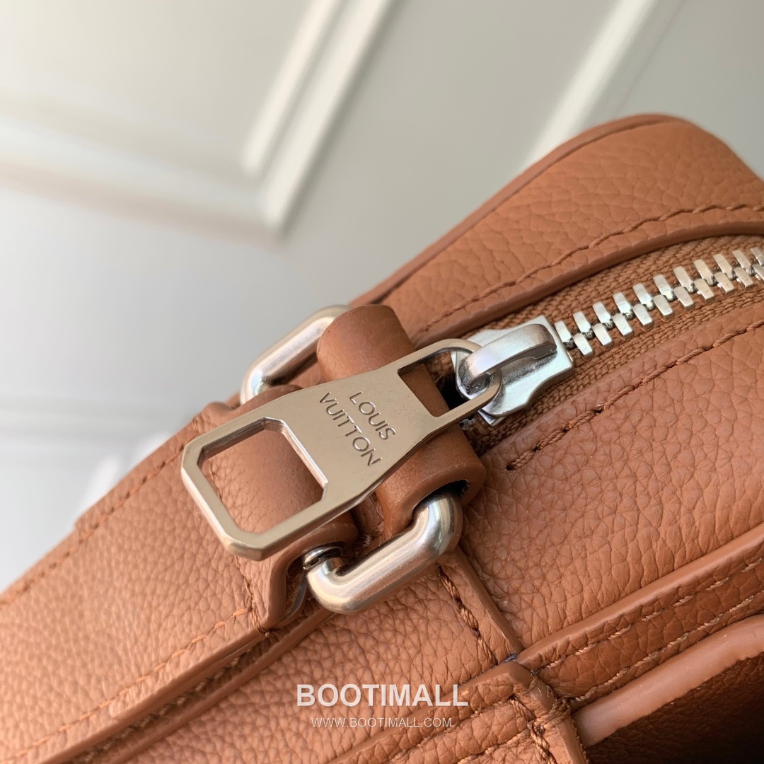 Louis Vuitton Boarding Messenger Waxed Calfskin Brown Crossbody Bag 루이비통 보딩 메신저 왁스드 카프스킨 브라운 크로스백 24cm 6