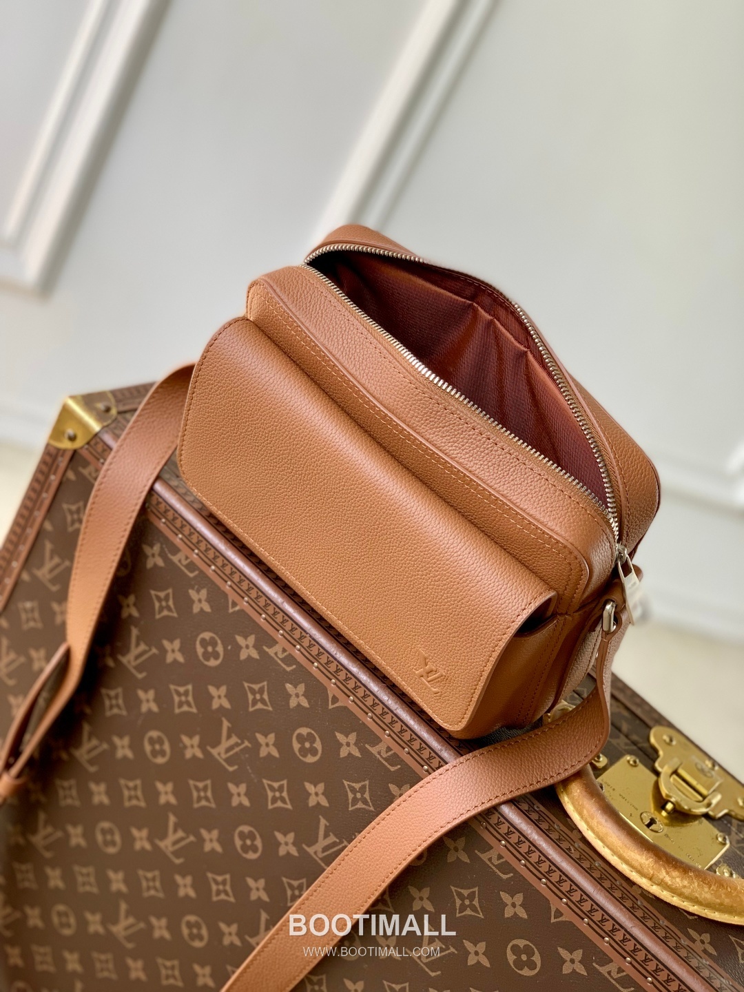 Louis Vuitton Boarding Messenger Waxed Calfskin Brown Crossbody Bag 루이비통 보딩 메신저 왁스드 카프스킨 브라운 크로스백 24cm 9