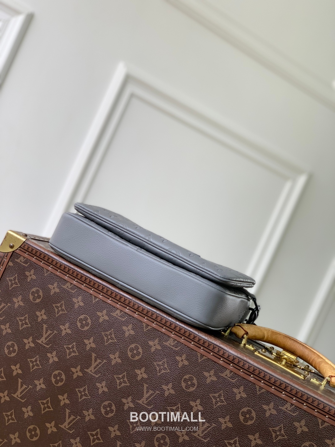 Louis Vuitton Trio Messenger Monogram Shadow Calfskin Grey Coin Purse 루이비통 트리오 메신저 모노그램 섀도우 카프스킨 그레이 동전지갑 25cm 4