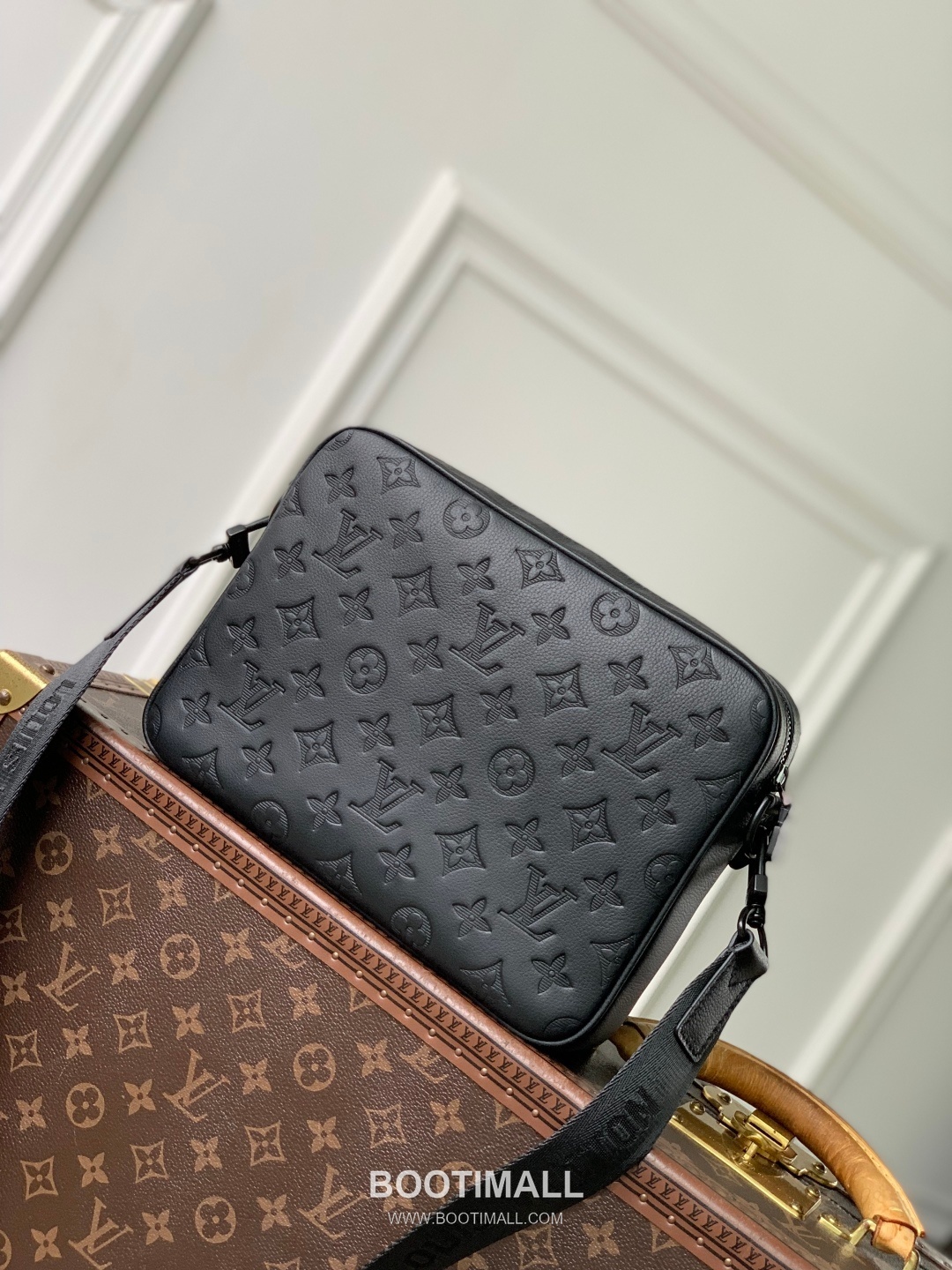 Louis Vuitton Trio Messenger Monogram Shadow Cowhide Leather Black Coin Purse 루이비통 트리오 메신저 모노그램 섀도우 M26713 소가죽 블랙 동전지갑 3