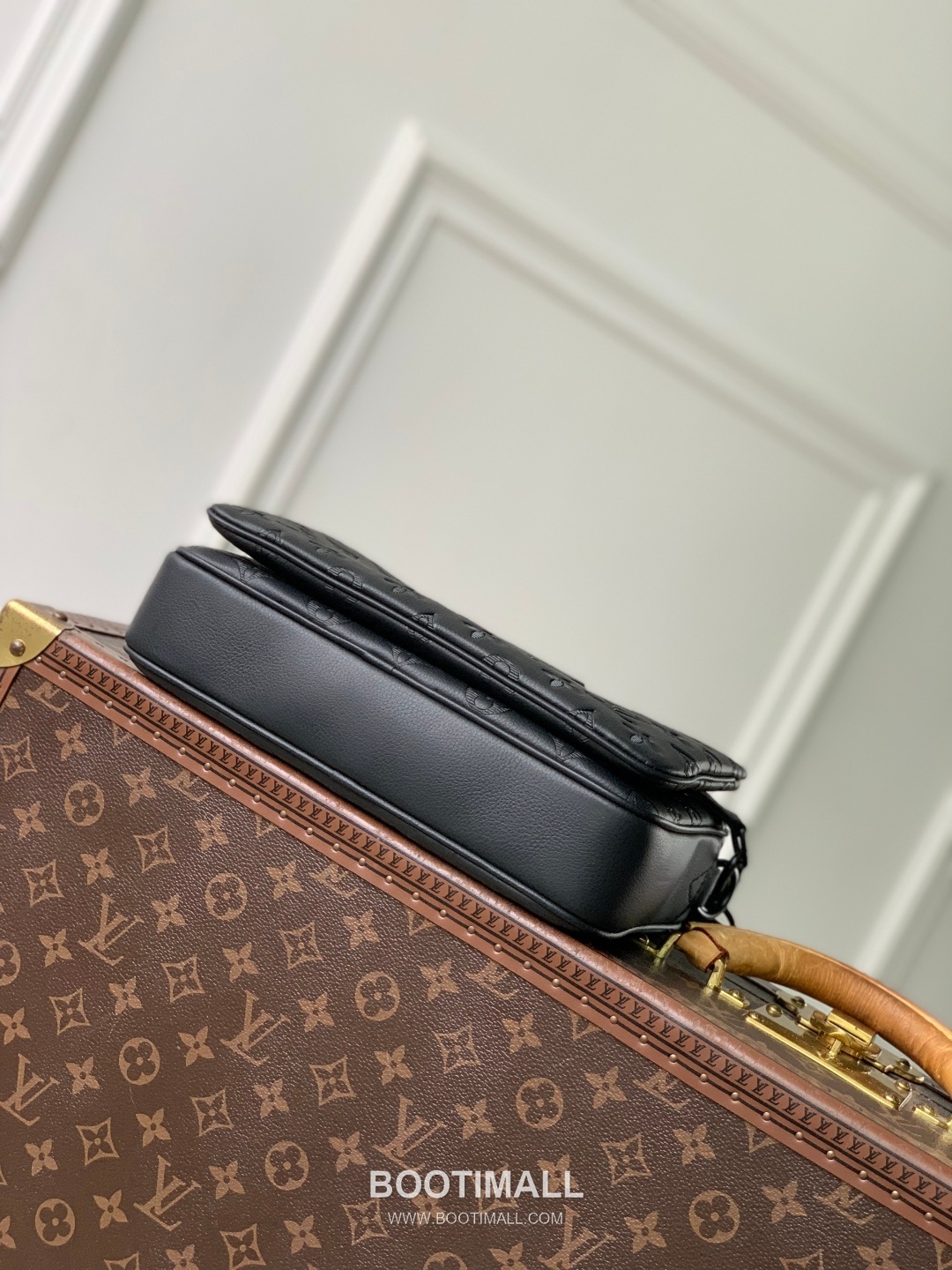 Louis Vuitton Trio Messenger Monogram Shadow Cowhide Leather Black Coin Purse 루이비통 트리오 메신저 모노그램 섀도우 M26713 소가죽 블랙 동전지갑 4