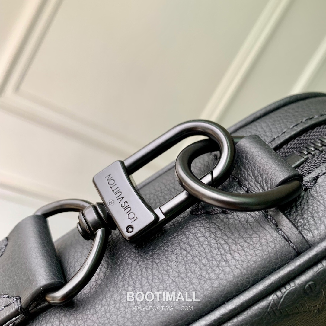 Louis Vuitton Trio Messenger Monogram Shadow Cowhide Leather Black Coin Purse 루이비통 트리오 메신저 모노그램 섀도우 M26713 소가죽 블랙 동전지갑 6