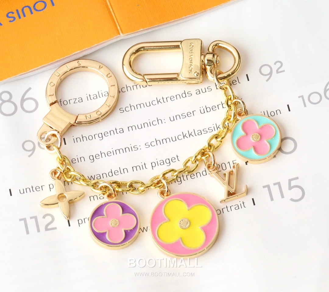 Louis Vuitton Flower Logo Letter Charm Enamel Gold Keyring 루이비통 플라워 로고 레터 참 에나멜 골드 키링 1