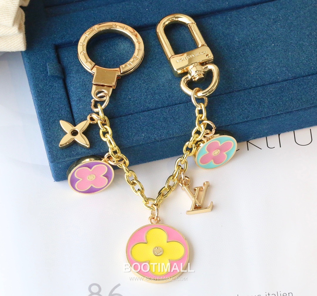 Louis Vuitton Flower Logo Letter Charm Enamel Gold Keyring 루이비통 플라워 로고 레터 참 에나멜 골드 키링 2