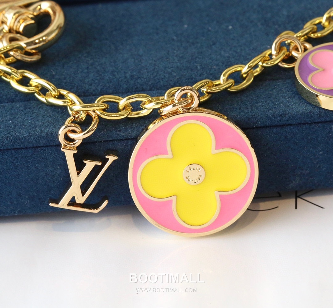 Louis Vuitton Flower Logo Letter Charm Enamel Gold Keyring 루이비통 플라워 로고 레터 참 에나멜 골드 키링 4
