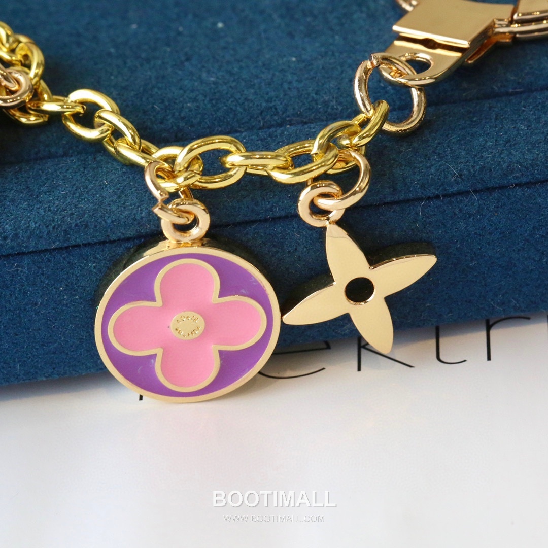 Louis Vuitton Flower Logo Letter Charm Enamel Gold Keyring 루이비통 플라워 로고 레터 참 에나멜 골드 키링 5