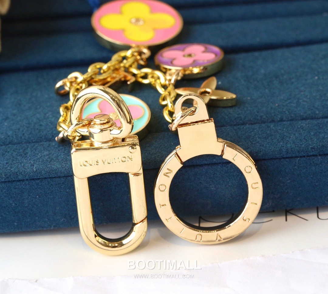 Louis Vuitton Flower Logo Letter Charm Enamel Gold Keyring 루이비통 플라워 로고 레터 참 에나멜 골드 키링 7