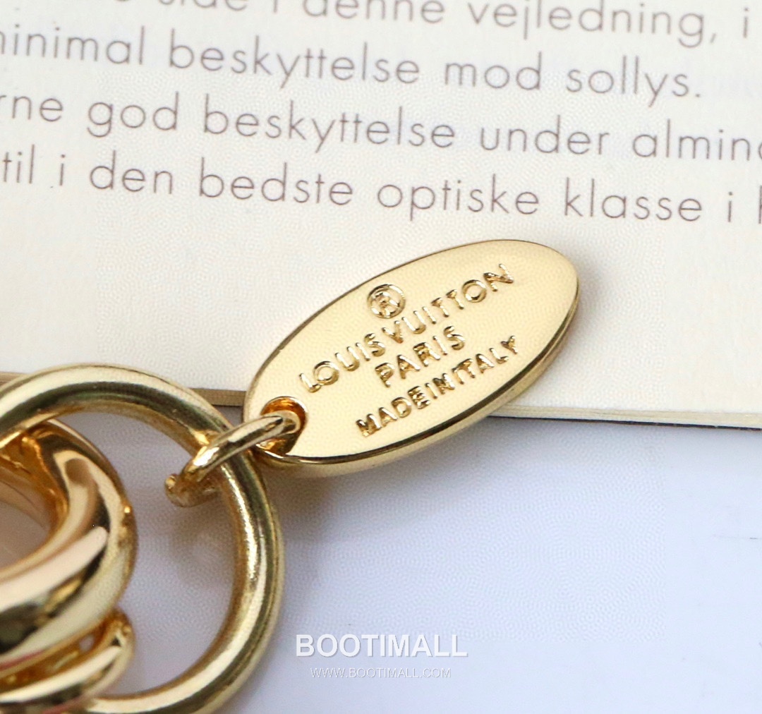 Louis Vuitton Enamel Flower Tag Gold-Tone Metal Gold Keychain 루이비통 에나멜 플라워 태그 골드 톤 메탈 키링 3