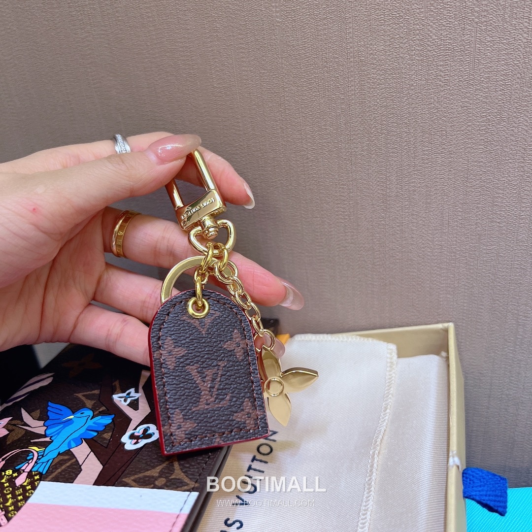 Louis Vuitton 23 Nameplate Keyring 루이비통 23 네임플레이트 키링 8