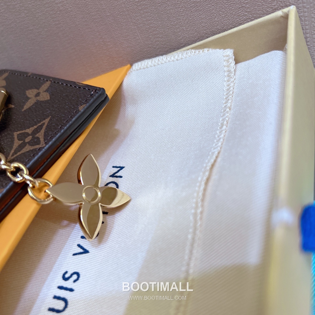 Louis Vuitton 23 Nameplate Keyring 루이비통 23 네임플레이트 키링 9