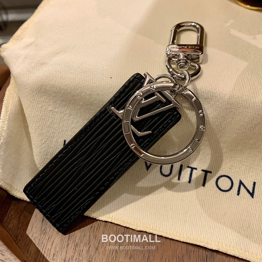 Louis Vuitton Epi Tab LV Letter Leather Bag Charm Key Holder 루이비통 에피 탭 LV 레터 가죽 백참 키홀더 2