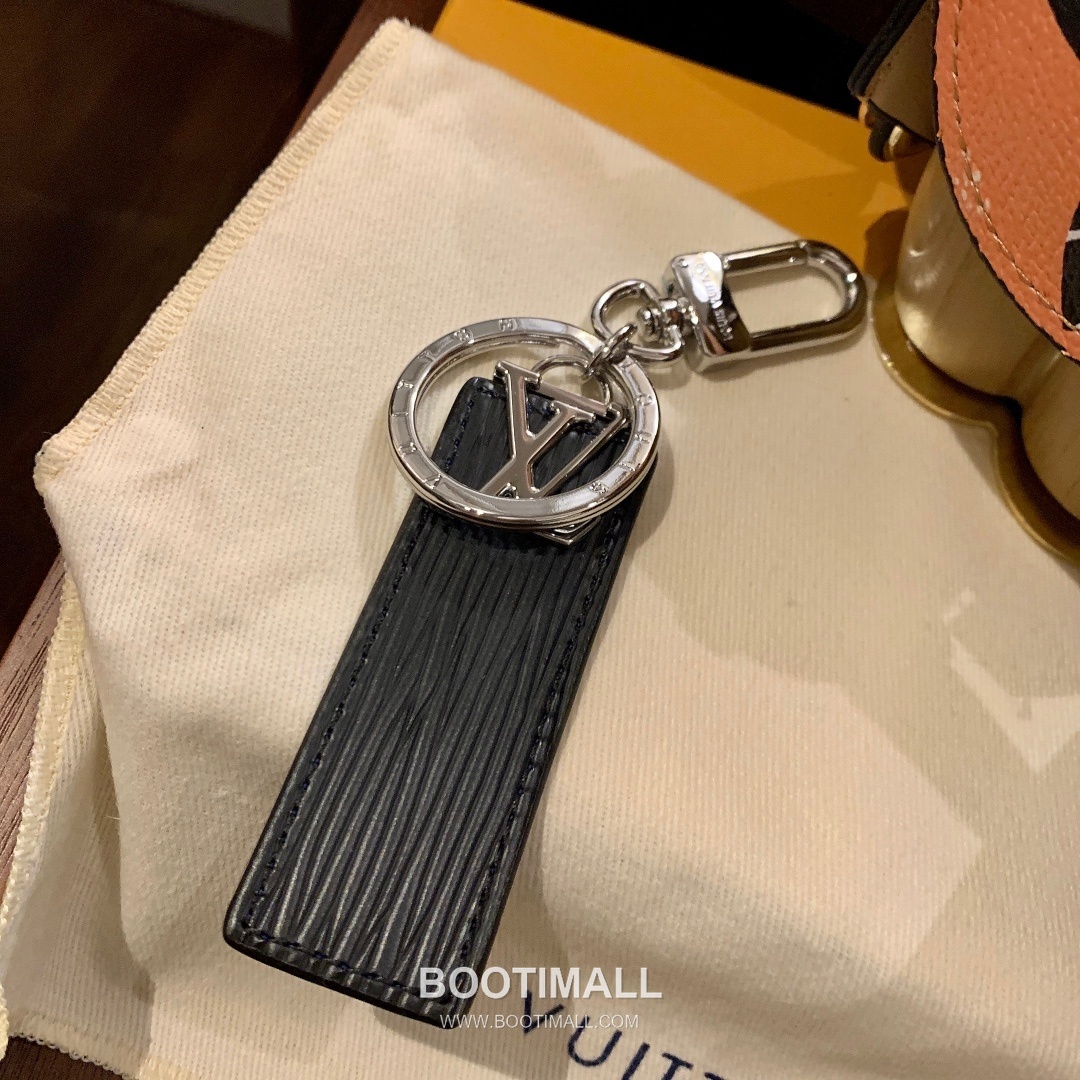 Louis Vuitton Epi Tab LV Letter Leather Bag Charm Key Holder 루이비통 에피 탭 LV 레터 가죽 백참 키홀더 3
